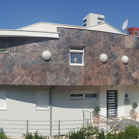 Apartment In With Balcony, Air Conditioning, Wifi 4328-4