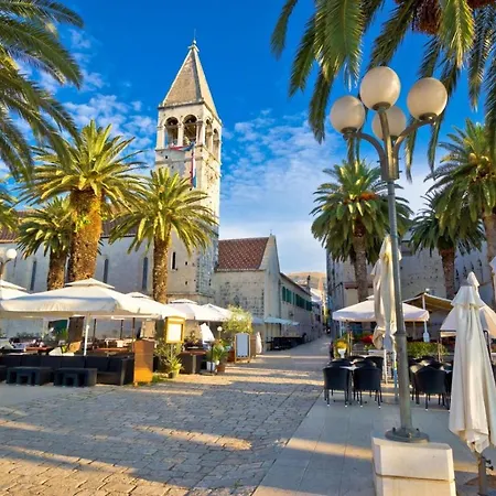In With Balcony, Air Conditioning, Wifi 4328-4 Apartment Trogir